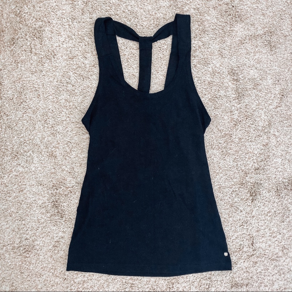 FABLETICS black workout tank with detailed back!